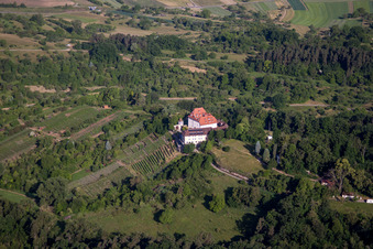 Luftaufnahme von Kirchengebäude der Kapelle Wurmlinger Kapelle - St. Remigius Kapelle in Tübingen im Ortsteil Hirschau im Bundesland Baden-Württemberg, Deutschland