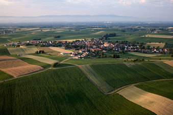 Drohnenbild von Siegen im Bundesland Bas-Rhin, Frankreich