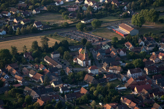 Drohnenaufname von Rountzenheim im Bundesland Bas-Rhin, Frankreich