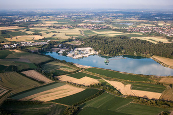 Luftaufnahme von Baggersee im Ortsteil Legelshurst in Willstätt im Bundesland Baden-Württemberg, Deutschland