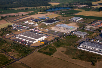 Gewerbegebiet und Firmenansiedlung am Flugplatz KOHLER Maschinenbau GmbH in Lahr/Schwarzwald im Ortsteil Hugsweier im Bundesland Baden-Württemberg, Deutschland