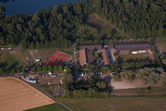 Gebäude des Reitstall - Reiterhof - Marstall des Reitverein Lahr e.V. im Ortsteil Kippenheimweiler in Lahr/Schwarzwald im Ortsteil Langenwinkel im Bundesland Baden-Württemberg, Deutschland