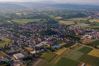 Ortsansicht der Straßen und Häuser der Wohngebiete in Mahlberg im Bundesland Baden-Württemberg, Deutschland
