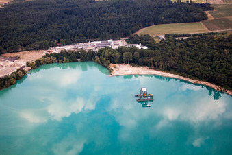 Betonwerk Müller GmbH & Co. KG am Rimsinger Baggersee im Ortsteil Gündlingen in Breisach am Rhein im Bundesland Baden-Württemberg, Deutschland