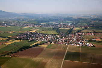 Ortsansicht der Straßen und Häuser der Wohngebiete im Ortsteil Tunsel in Eschbach im Bundesland Baden-Württemberg, Deutschland