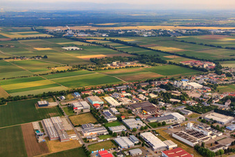 Industriegebiet Tiergartenstraße mit Winterhalder Selbstklebetechnik GmbH in Heitersheim im Bundesland Baden-Württemberg, Deutschland