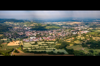 Luftbild von Stadtpanorama von Norden in Müllheim im Markgräflerland im Bundesland Baden-Württemberg, Deutschland