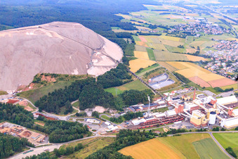 Luftbild von Monte Kali - Abraumhalde der K+S Minerals and Agriculture GmbH in Neuhof im Bundesland Hessen, Deutschland