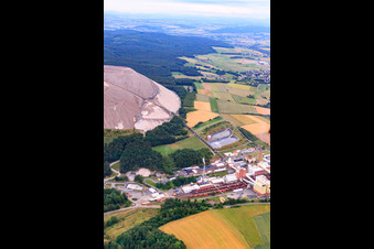 Luftaufnahme von Monte Kali - Abraumhalde der K+S Minerals and Agriculture GmbH in Neuhof im Bundesland Hessen, Deutschland