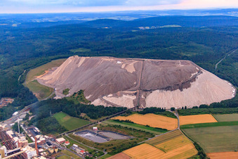 Monte Kali - Abraumhalde der K+S Minerals and Agriculture GmbH, Werk Neuhof-Ellers im Bundesland Hessen, Deutschland