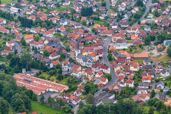 Stadtansicht vom Innenstadtbereich in Poppenhausen (Wasserkuppe) im Bundesland Hessen, Deutschland