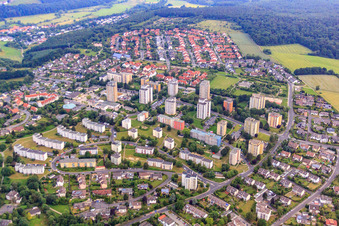 Wohnhochhäuser an der Adenauerstraße im Ortsteil Aschenberg aus Süden in Fulda im Bundesland Hessen, Deutschland