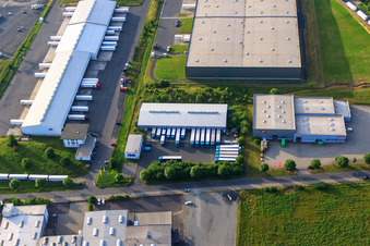 Industriegebiet Werner-von-Siemens-Straße mit VTL Vernetzte-Transport-Logistik GmbH und Fuldaer Speditionsgesellschaft Hofmann & Brenner GmbH & Co. KG im Ortsteil Besges im Bundesland Hessen, Deutschland
