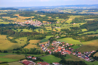 Dorfansicht aus Nordosten im Ortsteil Jossa in Hosenfeld im Bundesland Hessen, Deutschland