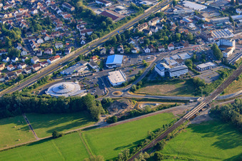 Gewerbegebiet Lagerhausstraße mit tegut... gute Lebensmittel und VR Bank Main-Kinzig-Büdingen eG Geschäftsstelle Altenhaßlau in Linsengericht im Bundesland Hessen, Deutschland
