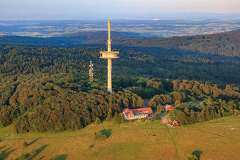Sendemast und Berggasthof Hoherodskopf am Hoherodskopf im Ortsteil Breungeshain in Schotten im Bundesland Hessen, Deutschland