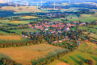Dorfansicht aus Norden im Ortsteil Herchenhain in Grebenhain im Bundesland Hessen, Deutschland