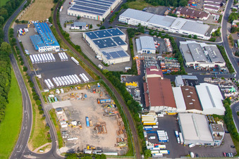 Industriegebiet mit Roland Böhm Karrosserie im Ortsteil Welkers in Eichenzell im Bundesland Hessen, Deutschland
