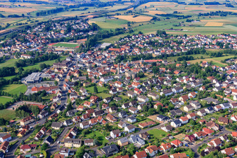 Ortsübersicht aus Süden mit Sankt-Barbara in Neuhof im Bundesland Hessen, Deutschland