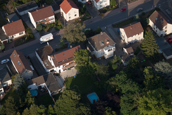 Schrägluftbild von Ortsteil Dannstadt in Dannstadt-Schauernheim im Bundesland Rheinland-Pfalz, Deutschland