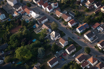 Ortsteil Dannstadt in Dannstadt-Schauernheim im Bundesland Rheinland-Pfalz, Deutschland aus der Drohnenperspektive