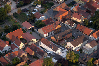 Drohnenbild von Ortsteil Bobenheim in Bobenheim-Roxheim im Bundesland Rheinland-Pfalz, Deutschland