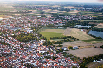 Drohnenbild von Ortsteil Roxheim in Bobenheim-Roxheim im Bundesland Rheinland-Pfalz, Deutschland