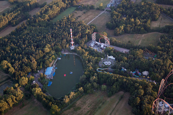 Luftaufnahme von Ferienhaus- Anlage des Ferienparks Holiday Park in Haßloch im Bundesland Rheinland-Pfalz, Deutschland