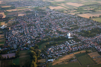 Ortsteil Iggelheim in Böhl-Iggelheim im Bundesland Rheinland-Pfalz, Deutschland von oben