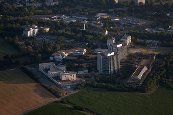 Schrägluftbild von Ortsteil Oggersheim in Ludwigshafen am Rhein im Bundesland Rheinland-Pfalz, Deutschland