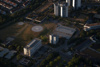 Ortsteil Oggersheim in Ludwigshafen am Rhein im Bundesland Rheinland-Pfalz, Deutschland aus der Drohnenperspektive