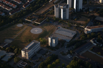 Ortsteil Oggersheim in Ludwigshafen am Rhein im Bundesland Rheinland-Pfalz, Deutschland von einer Drohne aus