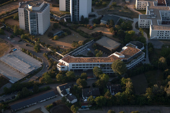 Schrägluftbild von Ortsteil Oggersheim in Ludwigshafen am Rhein im Bundesland Rheinland-Pfalz, Deutschland
