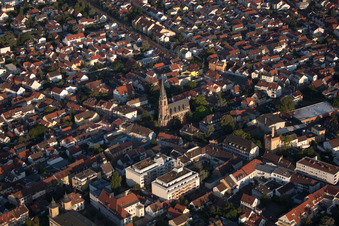Ortsteil Oggersheim in Ludwigshafen am Rhein im Bundesland Rheinland-Pfalz, Deutschland von der Drohne aus gesehen