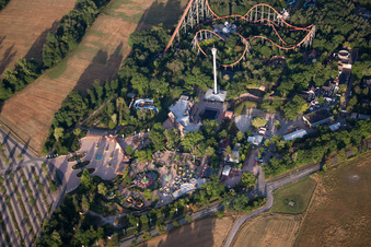 Schrägluftbild von Ferienhaus- Anlage des Ferienparks Holiday Park in Haßloch im Bundesland Rheinland-Pfalz, Deutschland