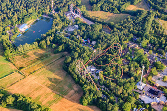 Drohnenbild von Holiday-Park am frühen Morgen in Haßloch im Bundesland Rheinland-Pfalz, Deutschland