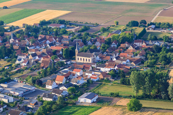 Luftaufnahme von Kirche in Ottersheim bei Landau im Bundesland Rheinland-Pfalz, Deutschland