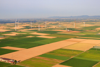Windparkbaustellen in Offenbach an der Queich im Bundesland Rheinland-Pfalz, Deutschland