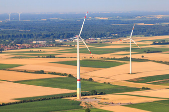 Schrägluftbild von Windparkbaustellen in Offenbach an der Queich im Bundesland Rheinland-Pfalz, Deutschland