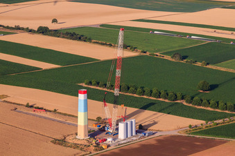 Windparkbaustellen in Offenbach an der Queich im Bundesland Rheinland-Pfalz, Deutschland von oben
