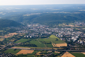 Ettlingen im Bundesland Baden-Württemberg, Deutschland aus der Drohnenperspektive
