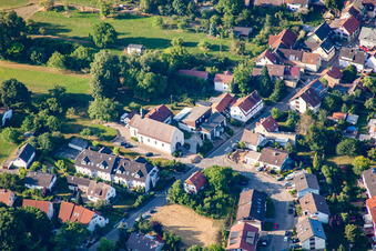 Luftbild von St. Barbara im Ortsteil Langensteinbach in Karlsbad im Bundesland Baden-Württemberg, Deutschland