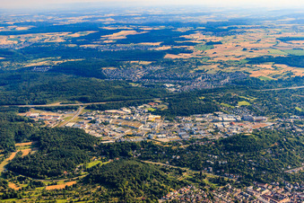 Gewerbegebiet Karlsruher Straße von Süden im Ortsteil Brötzingen in Pforzheim im Bundesland Baden-Württemberg, Deutschland