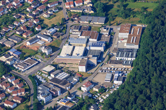 Industriegebiet Robert-Bosch-Straße mit Carl Benzinger GmbH - Drehmaschinen seit über 100 Jahren, Herbert Richter Metallwaren -Apparatebau GmbH & Co. KG und Karcher AG im Ortsteil Büchenbronn in Pforzheim im Bundesland Baden-Württemberg, Deutschland