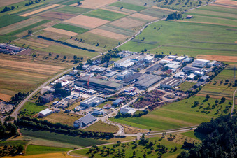 Gewerbegebiet und Firmenansiedlung in Tiefenbronn im Bundesland Baden-Württemberg, Deutschland