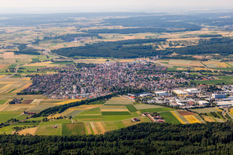Ortsansicht der Straßen und Häuser der Wohngebiete in Renningen im Bundesland Baden-Württemberg, Deutschland