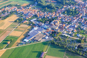 BELLHEIMER BRAUEREI - PARK & Bellheimer Brauereien GmbH & Co. KG im Bundesland Rheinland-Pfalz, Deutschland aus der Drohnenperspektive