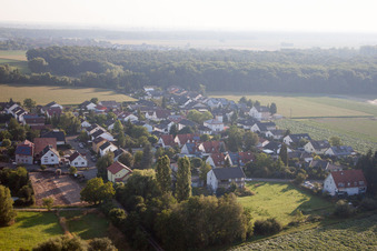 Luftbild von Erlenbach bei Kandel von Süden im Bundesland Rheinland-Pfalz, Deutschland