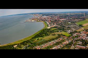 Badestrand Grimmershörn Bucht am Döser Seedeich in Cuxhaven im Bundesland Niedersachsen, Deutschland