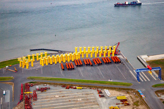 Schrägluftbild von Cuxhaven im Bundesland Niedersachsen, Deutschland